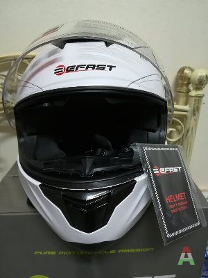 Vendo 2 caschi nuovi, anche separatamente. Imballati