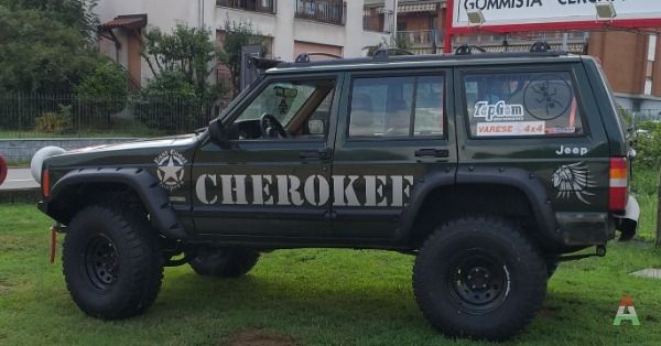 Vendo Jeep cherokee xy 2.5L
